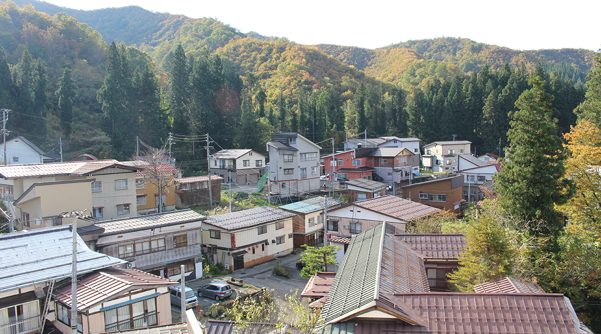 湯元庄屋和泉屋旅館から見る大湯